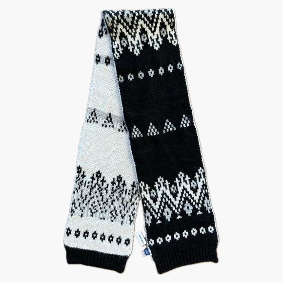 Old Navy • Classic Fair Isle Black and White Knit Scarf - Picture 2 of 7